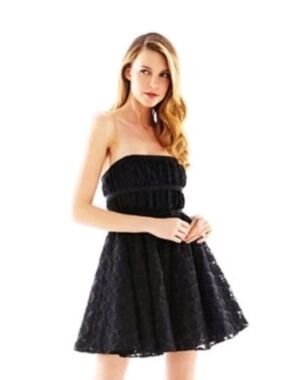 Pearl Size 8 Strapless Black Lace A-Line Dress